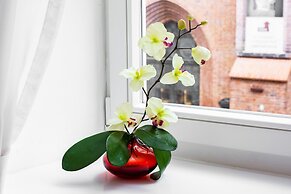 Apartment Swietojanska Warsaw by Renters