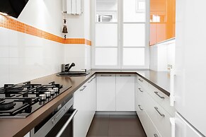 Apartment Swietojanska Warsaw by Renters