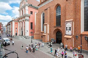 Apartment Swietojanska Warsaw by Renters