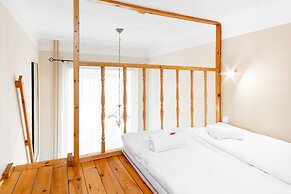 Apartment Swietojanska Warsaw by Renters