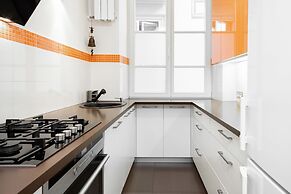 Apartment Swietojanska Warsaw by Renters