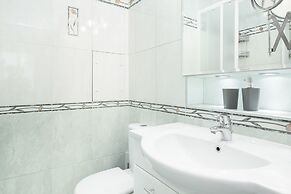 Apartment Swietojanska Warsaw by Renters