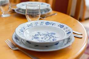 Apartment Swietojanska Warsaw by Renters