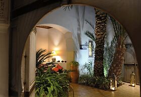 Magnificent Riad Beautiful Communal Swimming Pool - by Feelluxuryholid