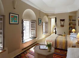 Magnificent Riad Beautiful Communal Swimming Pool - by Feelluxuryholid