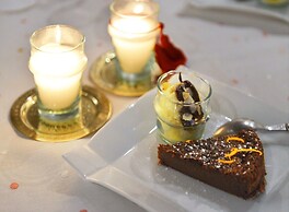 Charming Mini Riad, 2 Bedrooms, Beautiful Shared Pool - by Feelluxuryh