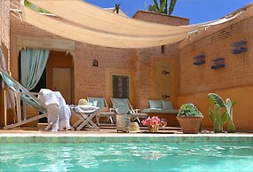 Charming Mini Riad, 2 Bedrooms, Beautiful Shared Pool - by Feelluxuryh