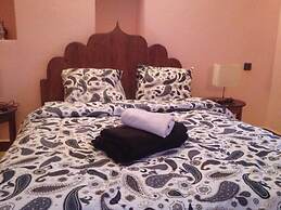 Room in Guest Room - Room in Villa L'air De La Mer