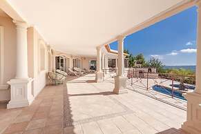 Luxury Villa With Pool and Spectacular View in Javea