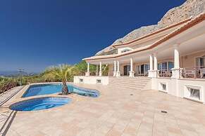 Luxury Villa With Pool and Spectacular View in Javea