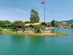 Boutique Hotel Triple Room With Wonderful View in Natural Conservation