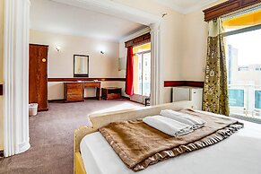 OYO 120 Concord International Hotel