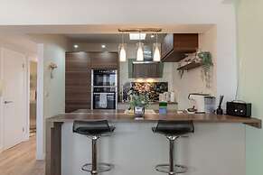 Stunning Clifton Flat in Amazing Central Location