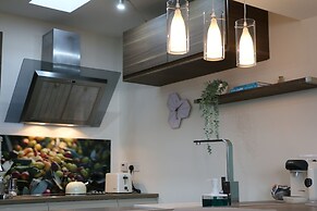 Stunning Clifton Flat in Amazing Central Location
