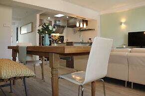 Stunning Clifton Flat in Amazing Central Location