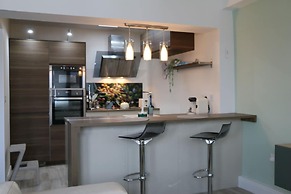 Stunning Clifton Flat in Amazing Central Location