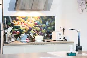 Stunning Clifton Flat in Amazing Central Location