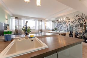 Stunning Clifton Flat in Amazing Central Location
