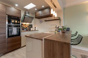 Stunning Clifton Flat in Amazing Central Location