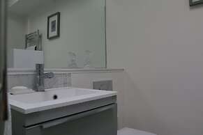 Stunning Clifton Flat in Amazing Central Location