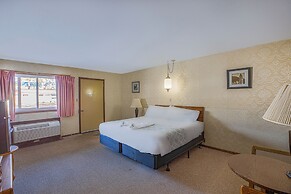 Love Hotels Tomahawk by OYO at Lake Mohawksin WI