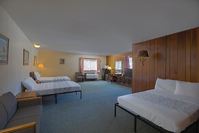 Love Hotels Tomahawk by OYO at Lake Mohawksin WI