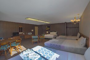 Love Hotels Tomahawk by OYO at Lake Mohawksin WI