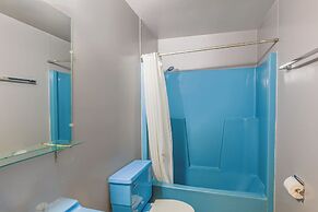 Love Hotels Tomahawk by OYO at Lake Mohawksin WI
