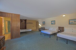 Love Hotels Tomahawk by OYO at Lake Mohawksin WI