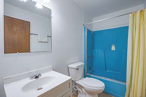 Love Hotels Tomahawk by OYO at Lake Mohawksin WI