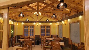 Goroomgo Hidden Chalet Mall Road Nainital