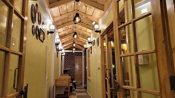 Goroomgo Hidden Chalet Mall Road Nainital