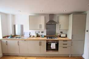 Charming Flat With Private Patio in Clifton