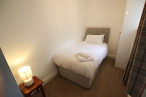 Charming Flat With Private Patio in Clifton
