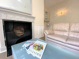 Elegant Georgian Apartment Near Clifton Village