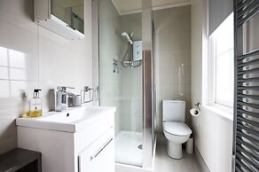 Elegant Georgian Apartment Near Clifton Village