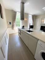 Elegant Georgian Apartment Near Clifton Village