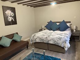 Pinewood Cottage Deluxe Self Catering Apartments