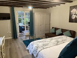 Pinewood Cottage Deluxe Self Catering Apartments