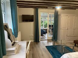 Pinewood Cottage Deluxe Self Catering Apartments