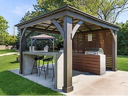 Inviting Weekend Getaway in Clayton With Pool