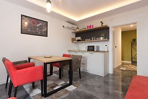 Deluxe Feliciano Apartments