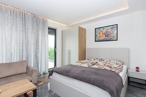 Deluxe Feliciano Apartments