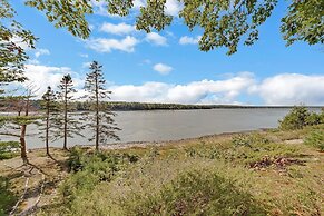 Jcr Taunton Bay Hideaway 3 Bedroom Home by RedAwning