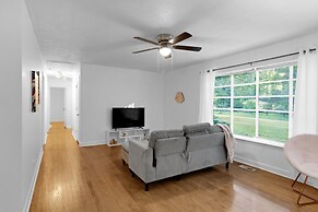 Peaceful Modern Family Home In Fayetteville! 3 Bedroom Home by Redawni