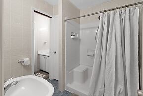 Peaceful Modern Family Home In Fayetteville! 3 Bedroom Home by Redawni