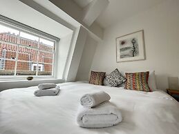 Bright 1 Double bed Apartment Near Cabot Circus