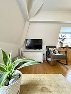 Bright 1 Double bed Apartment Near Cabot Circus