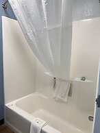 Quality Inn - On The Lake Clarksville-Boydton