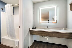 Quality Inn - On The Lake Clarksville-Boydton